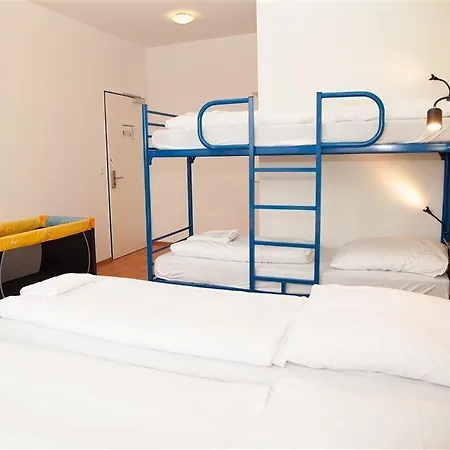 Hotel A&o Hauptbahnhof 2*